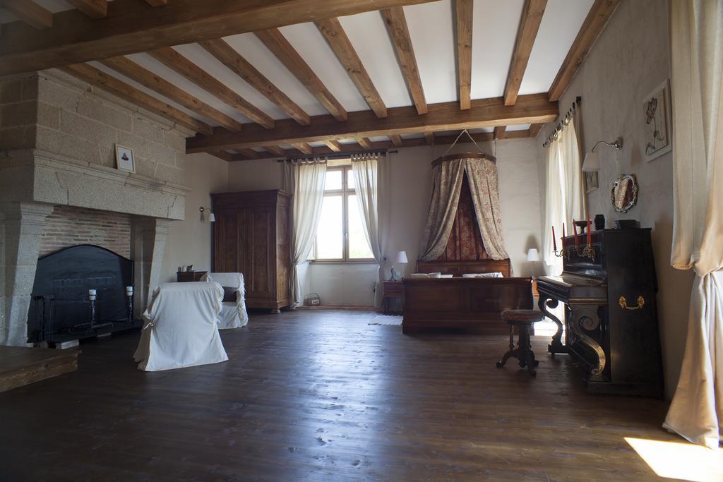 Logis De Riparfonds Bressuire Exterior foto