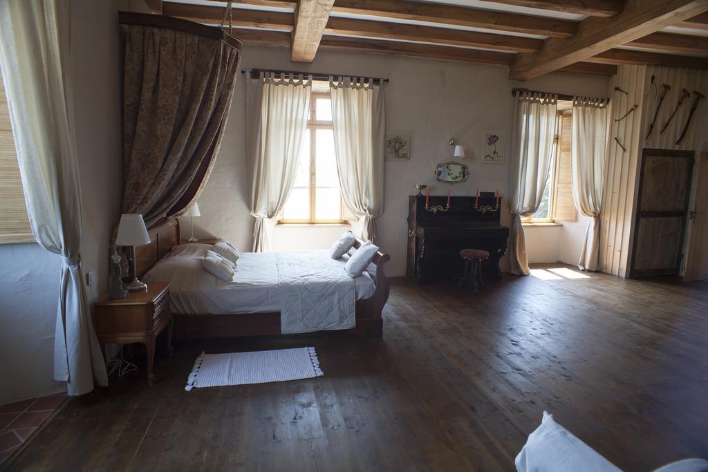 Logis De Riparfonds Bressuire Exterior foto