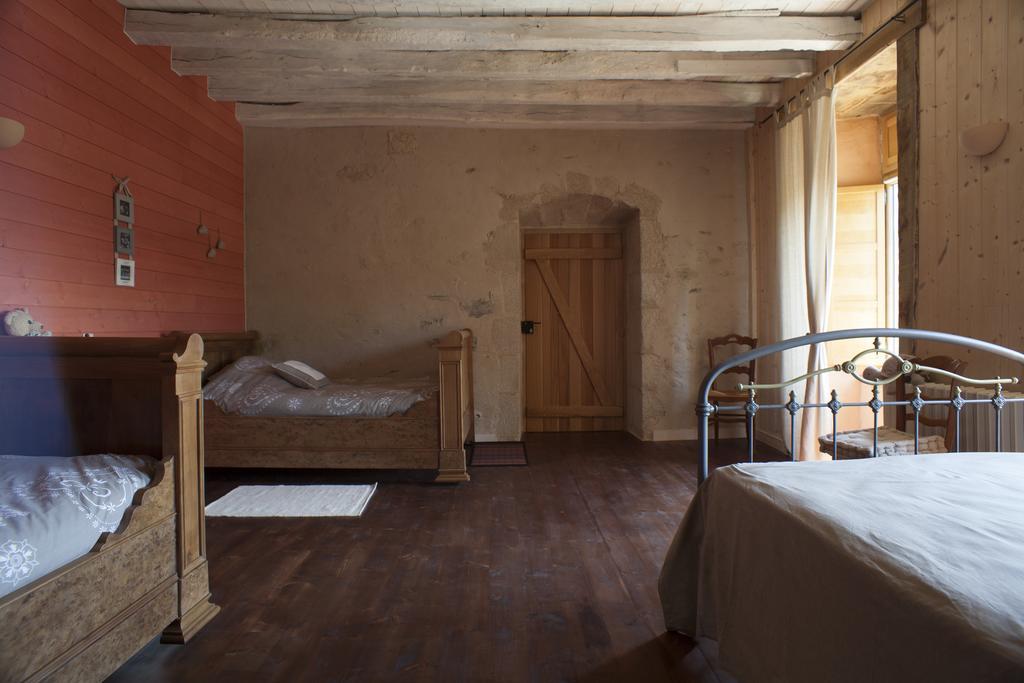Logis De Riparfonds Bressuire Exterior foto